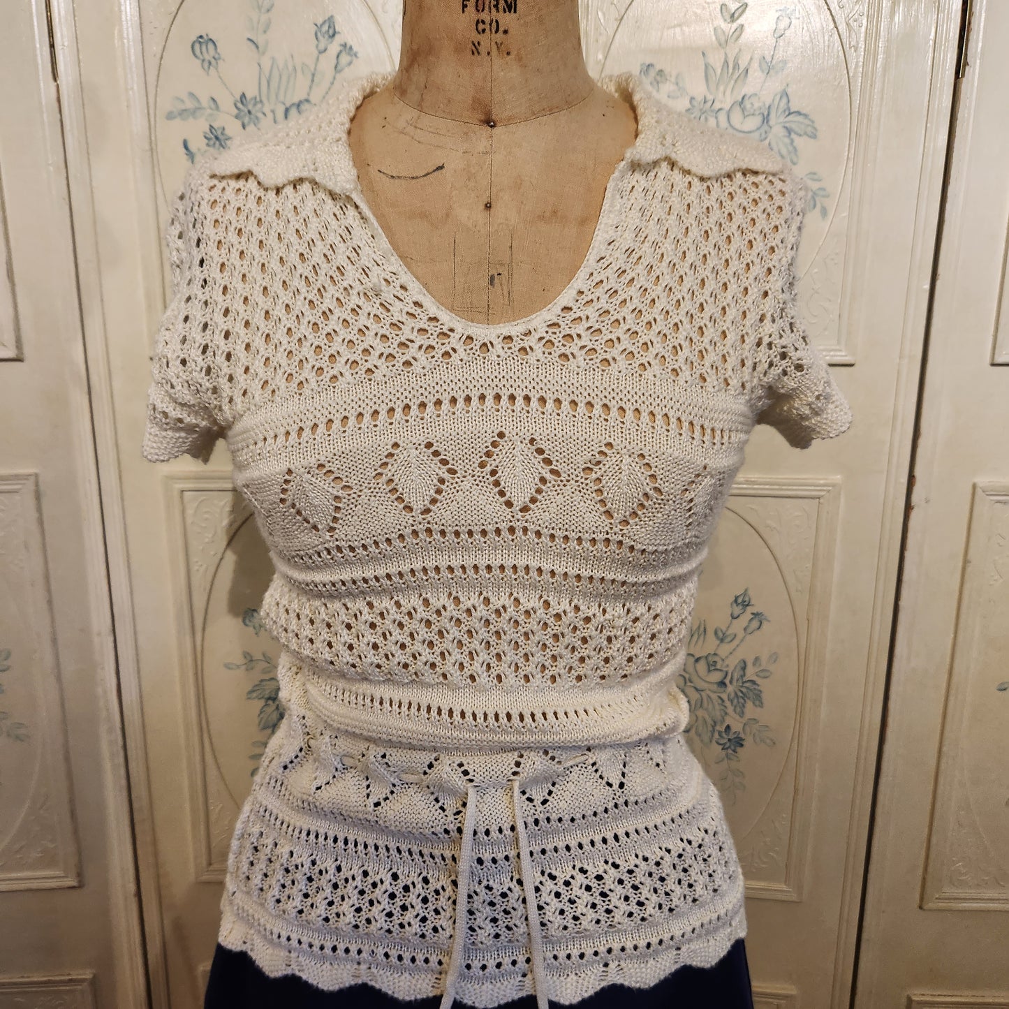 Cutie pie cream crochet top with tie waist (size: small)