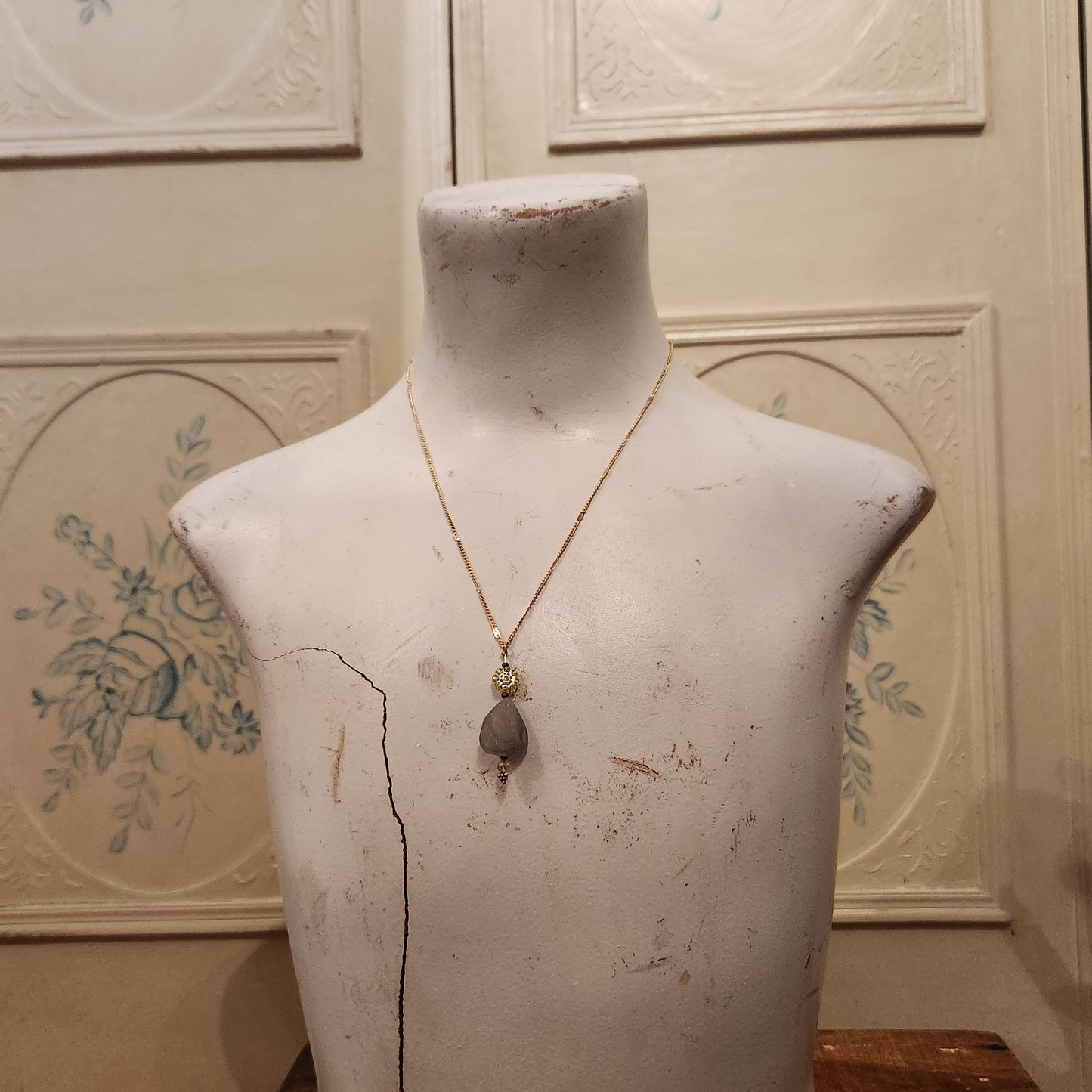 Hand Crafted Dainty Labradorite Pendant Necklace